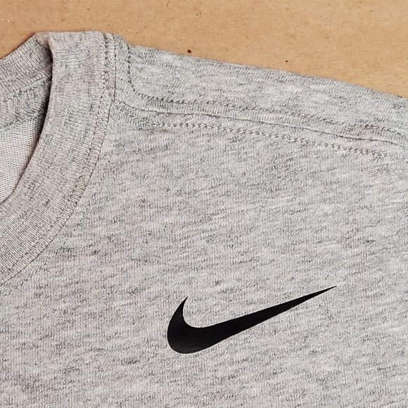 Nike Dri-FIT Tee Size Small Grey - Picture 9 of 10